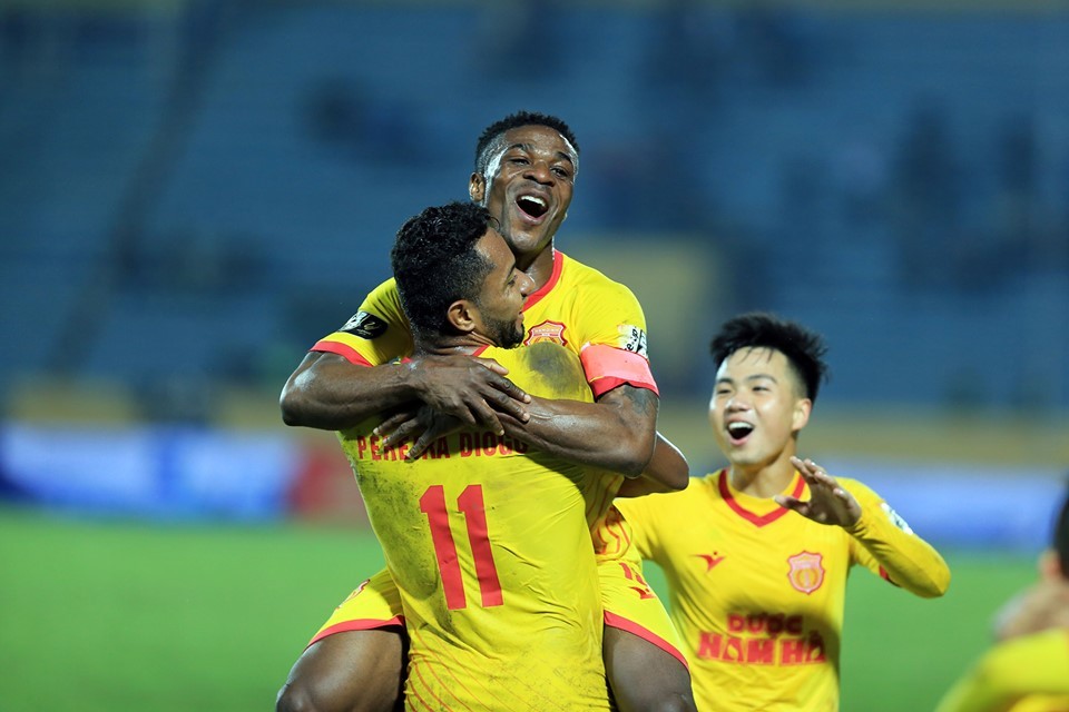 Đương kim vô địch Hà Nội FC: “Mãnh hổ” hóa “mèo con” - Bóng Đá