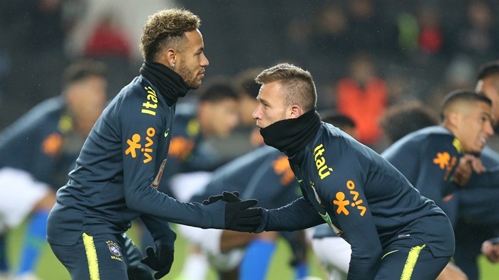 Arthur xin lỗi vì dự sinh nhật Neymar - Bóng Đá