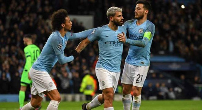 Dzeko ăn mừng sinh nhật với vũ nữ múa bụng - Bóng Đá