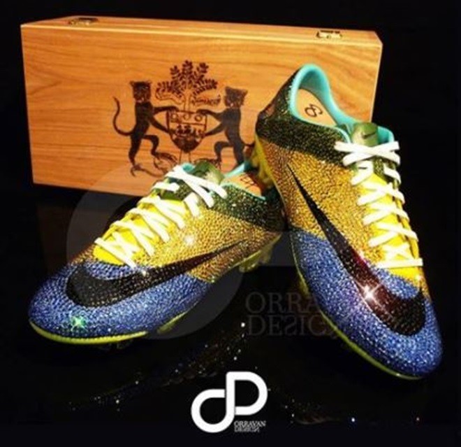 Lingard, Anderson, Schmeichel, Lamela mang giày mới  - Bóng Đá