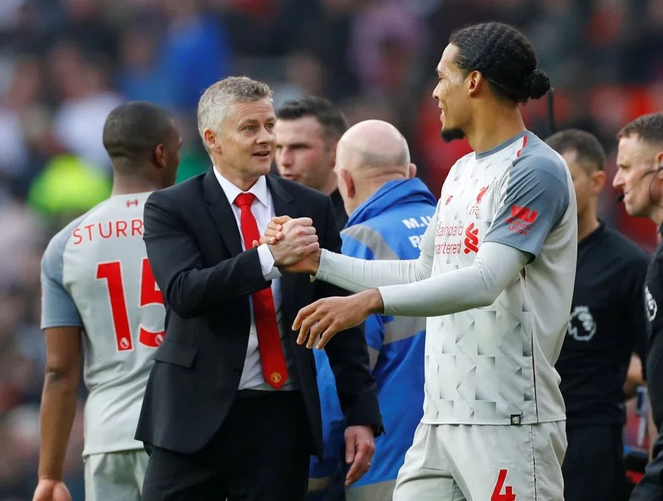 Fan Liverpool phát hoảng khi biết Van Dijk đang ở trong biệt thự của Solskjær - Bóng Đá