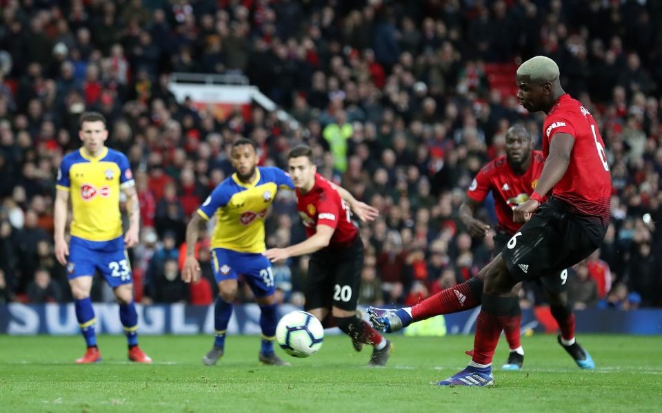 Solskjaer ngăn Pogba - Lukaku cãi lộn quả penalty - Bóng Đá
