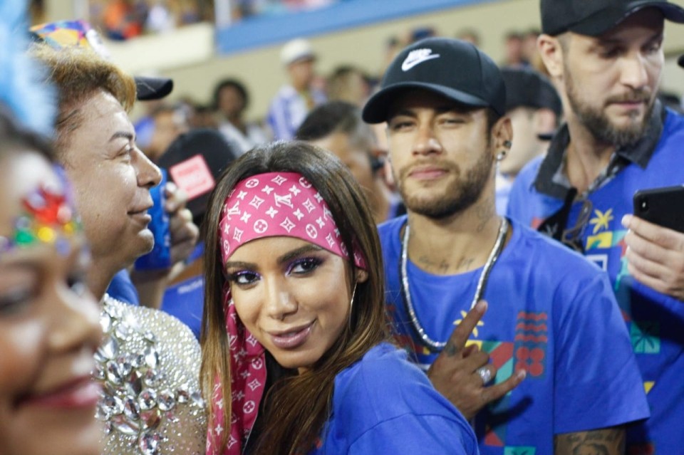 Kệ M.U, Neymar quẩy tưng bừng - Bóng Đá