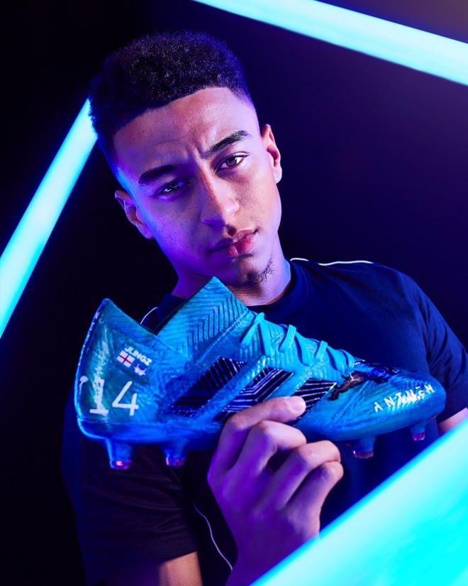 Lingard, Anderson, Schmeichel, Lamela mang giày mới  - Bóng Đá