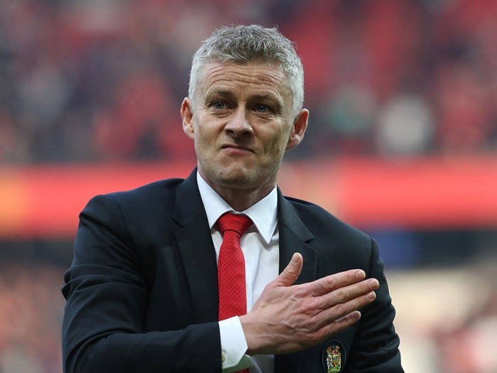 Neville tiết lộ điều sẽ xảy ra nếu M.U không ký Solskjaer - Bóng Đá