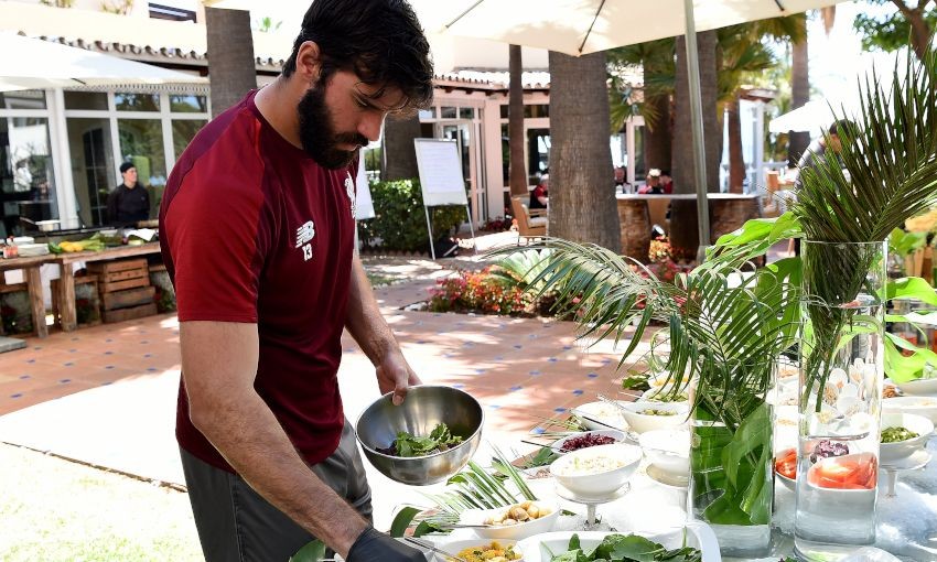 Liverpool ăn  - Bóng Đá