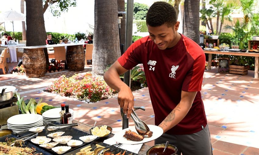 Liverpool ăn  - Bóng Đá