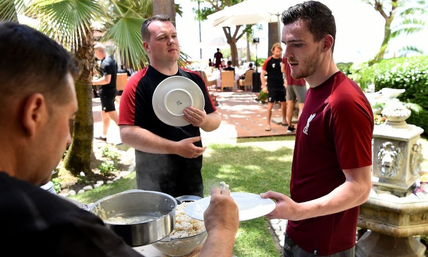 Liverpool ăn  - Bóng Đá