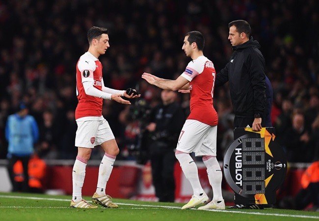 Ozil gửi thông điệp đến Arsenal sau trận thắng Napoli - Bóng Đá