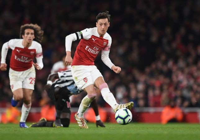 Unai EMery nhận ra tầm quan trọng của Ozil - Bóng Đá