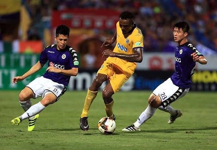 Lọt lưới 8 bàn sau 3 trận: Báo động đỏ cho Nhà vua V-League - Bóng Đá