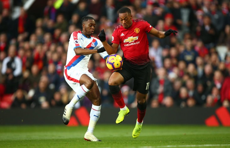 Hodgson phủ nhận CLB hỏi mua Bissaka - Bóng Đá