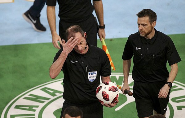 Pháo sáng, hơi cay, derby Hy Lạp phải kết thúc sớm ở phút 70 - Bóng Đá