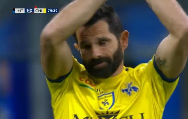 Sergio Pellissier rơi nước mắt vì được khán giả Inter Milan tri ân - Bóng Đá