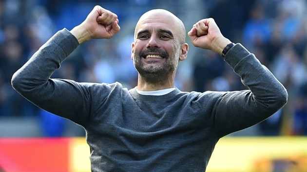 Vô địch cùng Man City, Pep Guardiola vẫn tiện thể 