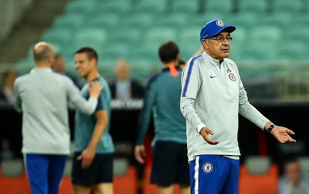 HLV Sarri quăng mũ (ảnh) - Bóng Đá