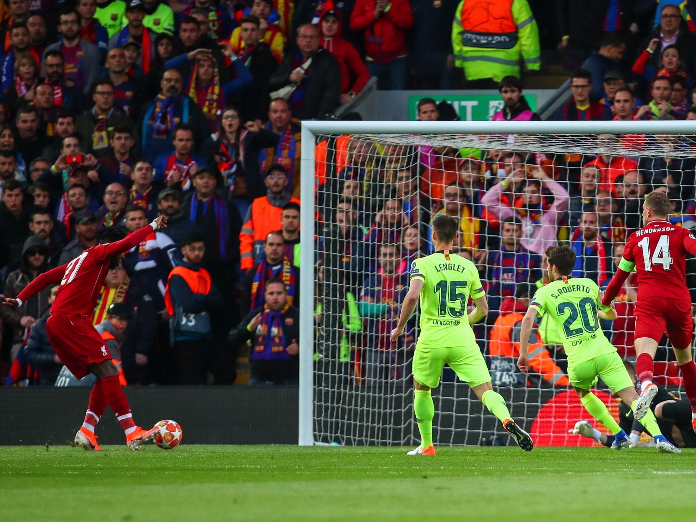 Trent Alexander-Arnold tạo ra 'cú lừa' cực gắt, biến hàng thủ Barca thành trò hề - Bóng Đá