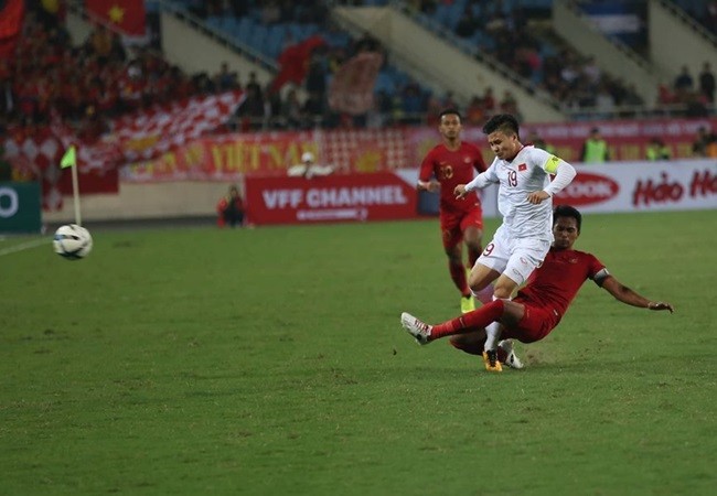 Đây, lý do Quang Hải và Tiến Dũng có nhiều pha xử lý hỏng - Bóng Đá