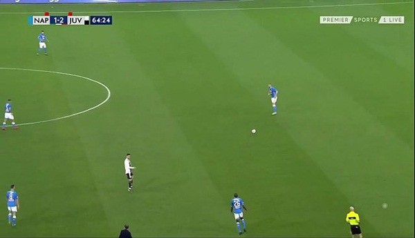 Ronaldo nổi giận với HLV Allegri trong trận thắng Napoli - Bóng Đá