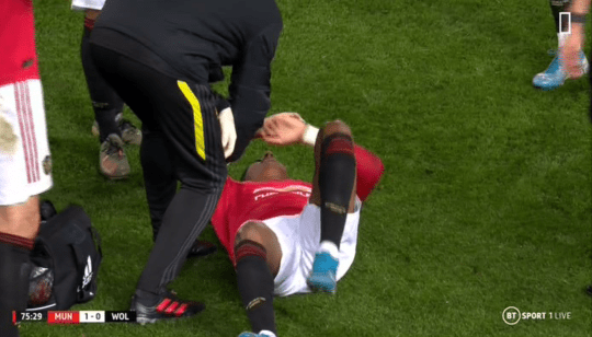 Marcus Rashford sends emotional message to Manchester United fans after injury against Wolves - Bóng Đá