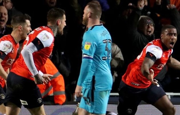 Wayne Rooney scored his first Derby goal... but the Rams were beaten by bottom side Luton  - Bóng Đá