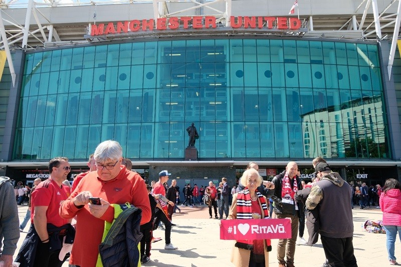 Rita Võ giúp giấc mơ đến sân vận động Old Trafford của cụ Kim Lành thành hiện thực  - Bóng Đá