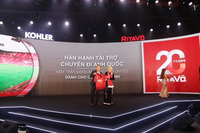 Rita Võ giúp giấc mơ đến sân vận động Old Trafford của cụ Kim Lành thành hiện thực  - Bóng Đá