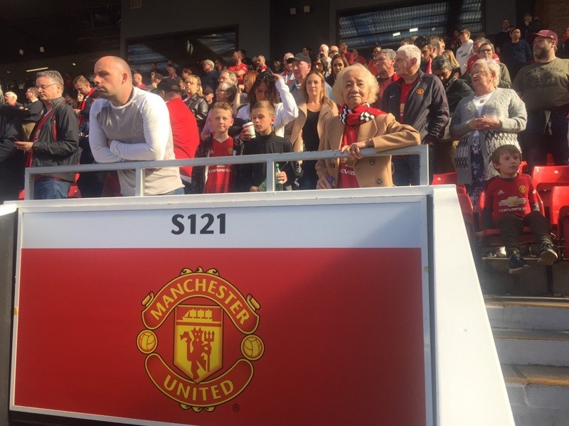 Rita Võ giúp giấc mơ đến sân vận động Old Trafford của cụ Kim Lành thành hiện thực  - Bóng Đá