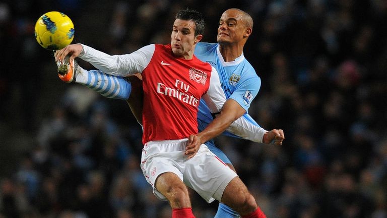 Van Persie rejected Anderlecht rapprochement Kompany - Bóng Đá