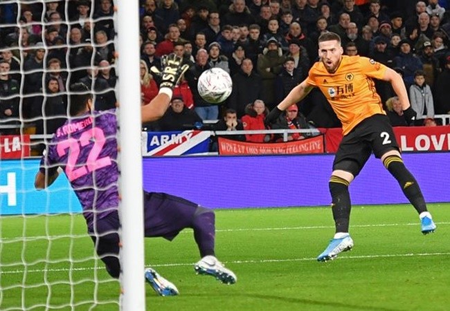 Victor Lindelof hails Sergio Romero after Man Utd keeper's clean sheet at Wolves - Bóng Đá
