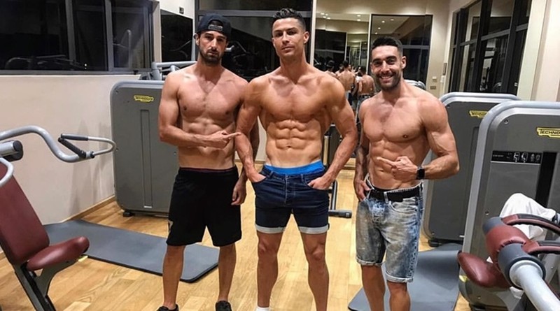Ronaldo gây sốt với body cực phẩm - Bóng Đá
