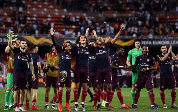 Paulista gây lộn với Maitland-Niles - Bóng Đá