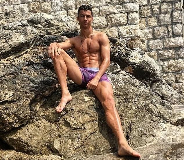 Khoe quần tím hồng, Ronaldo đưa ra 6 mục tiêu chuyển nhượng khủng cho Juve  - Bóng Đá