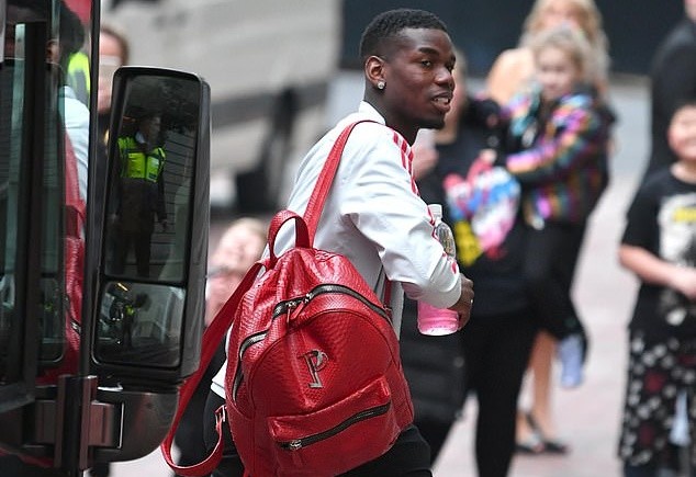 Pogba khiến CĐV Man Utd sướng phát điên chỉ bằng 1 hành động - Bóng Đá