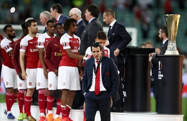 Torreira, Ozil khóc - Bóng Đá