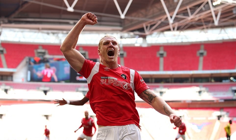 'Class of 92' của Man Utd hái quả ngọt với Salford City - Bóng Đá