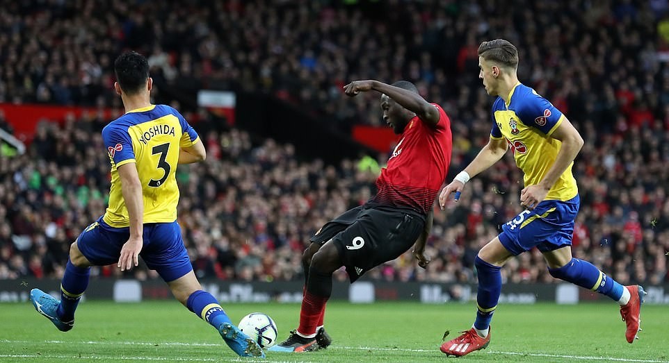 Nhìn Lukaku dứt điểm, đủ để thấy tầm vóc của Solskjaer - Bóng Đá