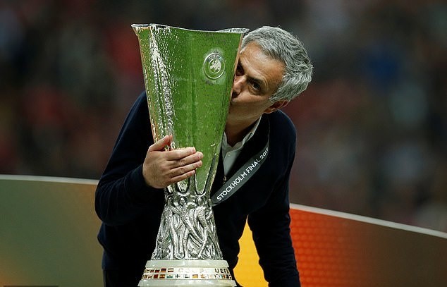 NÓNG! Jose Mourinho chọn bến đỗ không thể ngờ - Bóng Đá