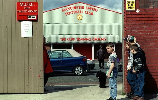 Solskjaer đưa Man Utd tham quan The Cliff - Bóng Đá