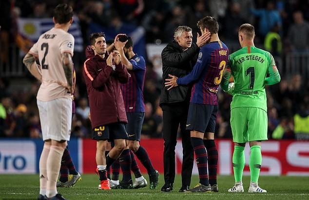 Ảnh Man Utd trở về từ Barcelona - Bóng Đá