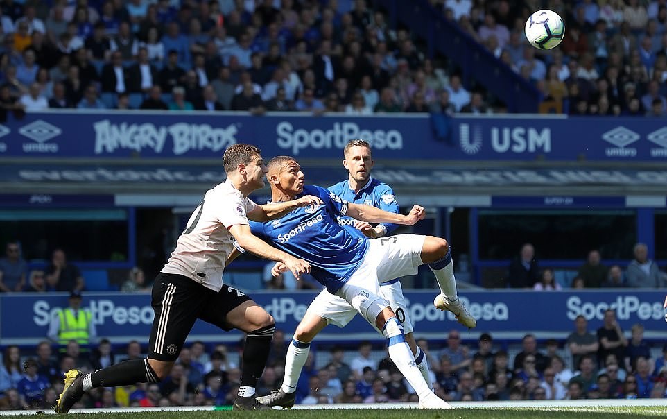 Làm chuyện dại dột ở trận Everton, Pogba bị 'rủa' không thương tiếc - Bóng Đá