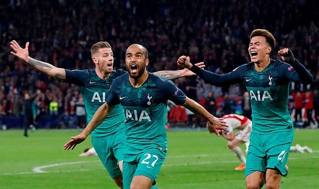 Pochettino gục đầu, khóc nức nở khi Tottenham ngược dòng không tưởng - Bóng Đá