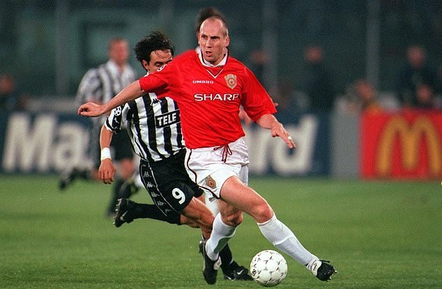 Làm thế nào Man Utd giành cú ăn 3 chỉ trong 11 ngày điên rồ? - Bóng Đá