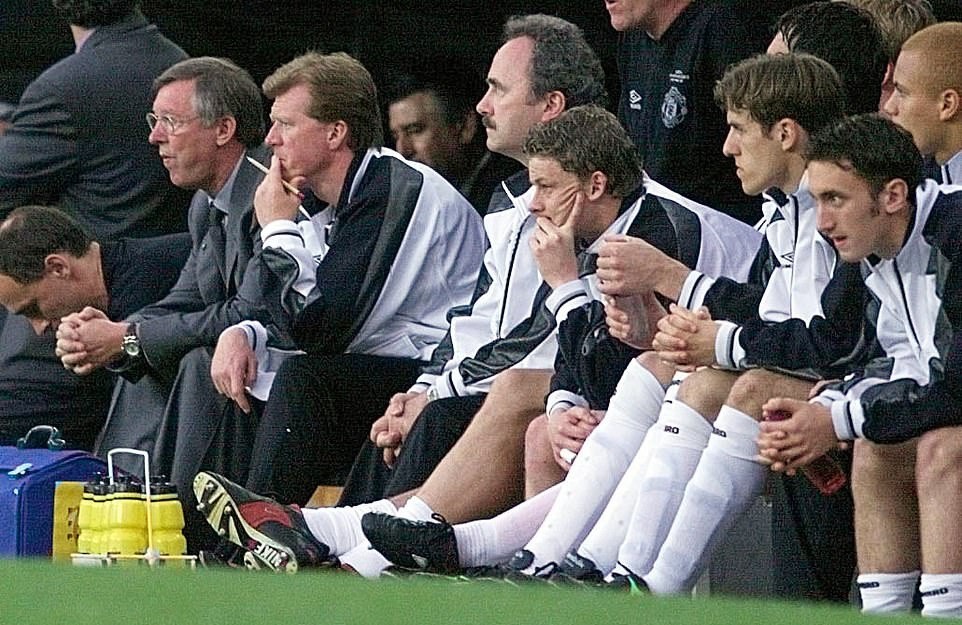 Làm thế nào Man Utd giành cú ăn 3 chỉ trong 11 ngày điên rồ? - Bóng Đá