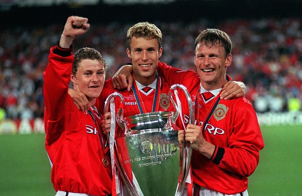 Làm thế nào Man Utd giành cú ăn 3 chỉ trong 11 ngày điên rồ? - Bóng Đá