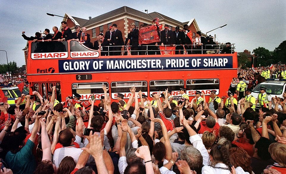 Làm thế nào Man Utd giành cú ăn 3 chỉ trong 11 ngày điên rồ? - Bóng Đá