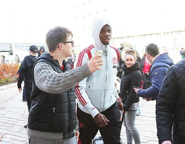 Ảnh Man Utd di chuyển tới London - Bóng Đá