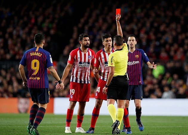 Chửi trọng tài 1 câu kinh tởm, Diego Costa 'đi tắm sớm' chỉ sau 28 phút trận gặp Barca - Bóng Đá