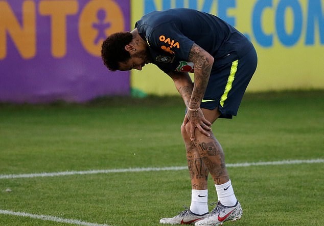 Tồi tệ hơn nữa! Mất băng đội trưởng, Neymar còn chấn thương nặng - Bóng Đá