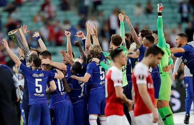 Torreira, Ozil khóc - Bóng Đá